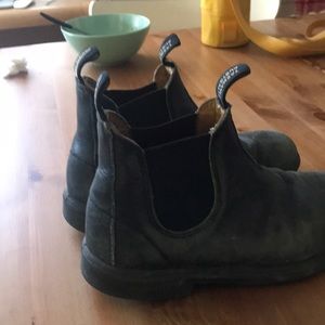Kids Blundstone boots size 3